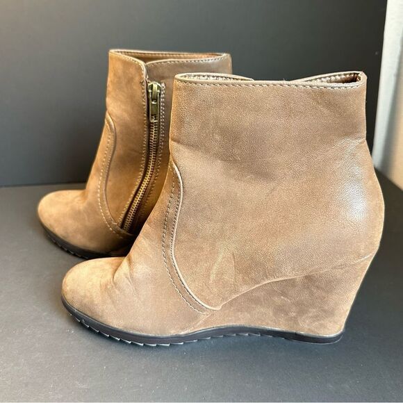Bull Boxer Brown Vegan Leather Wedge Booties Size 7.5 (38) - Picture 3 of 6